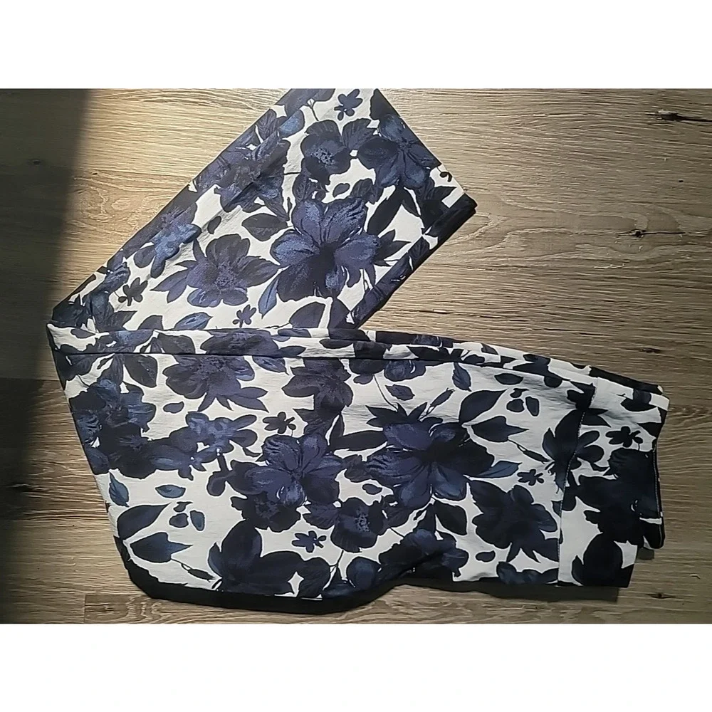 Joseph Ribkoff Women's Blue Floral Lightweight Stretch Mid Rise Pants Size 8 - Picture 2 of 9